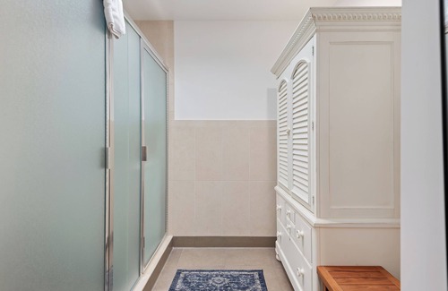 Summerland House | Steps to Beach & Town! Ocean Views! Sleeps 4 in style!