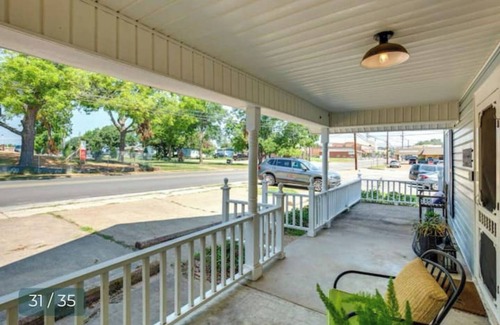 Canton House | Steps to Downtown & First Monday - Pet & Family Friendly