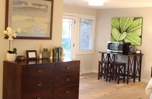 Kahala Apartment | Steps to Kahala Beach, quiet, King bed, patio, parking, A/C, kitchenette & BBQ