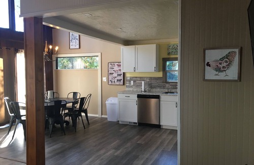 Lake Placid Ski Chalet | Steps to Lake Grassy , with 3 kayaks, lake access & bikes.