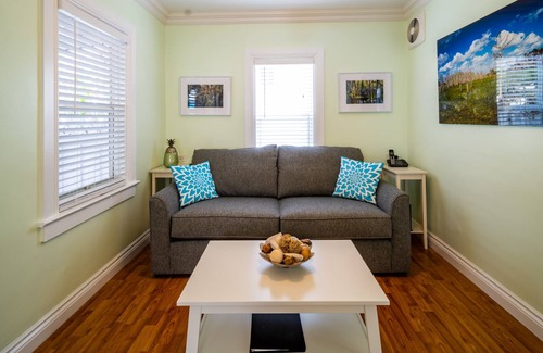 Downtown Fort Lauderdale Cottage | Steps to Las Olas/Newly renovated Key West Style Cottage, deck & Courtyard!