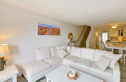 Dewey Beach Apartment | Steps to Rehoboth Bay Marina! Condo with Pool Access