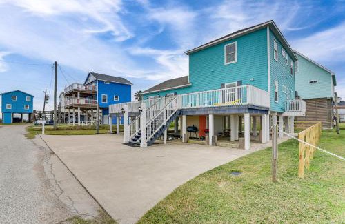 Surfside Beach House | Steps to Surfside Beach Large Group Gulf Retreat