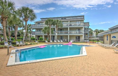 Holiday Beach Apartment | Steps to the Beach PCB Condo with Balcony!