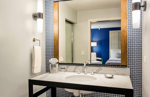 San Diego Hotel | Steps to the Beach! Pools, Parking, Pets Allowed! Close to Mission Beach!