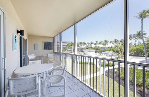 Sanibel Condo | Steps To The Beach