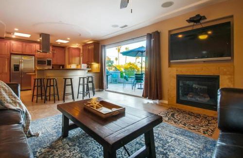 South Mission Beach House | Steps to the boardwalk & beach with AC, WiFi, spacious deck, prime location
