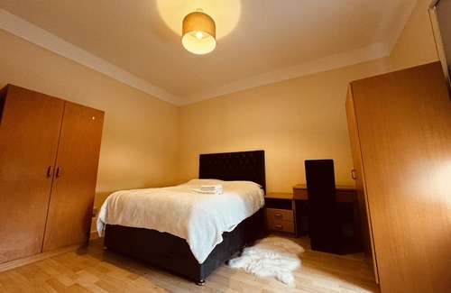Heston Central Hotel | Sterling House B&B Heathrow