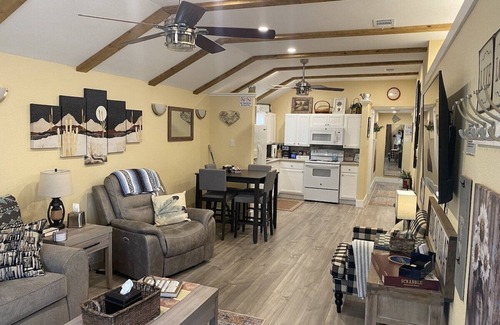 Fort Worth House | StockYards! Less than 4 minutes-Sleeps 8-Lee House, TCU close by