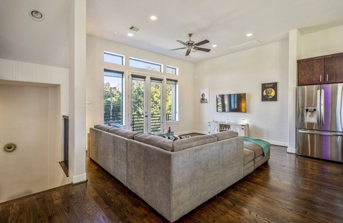 East Downtown Houston Apartment | Stoic Sanctuary @ East Downtown