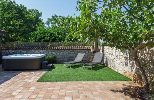 Dracevac House | Ston house with whirlpool, garden, table tennis, quiet location