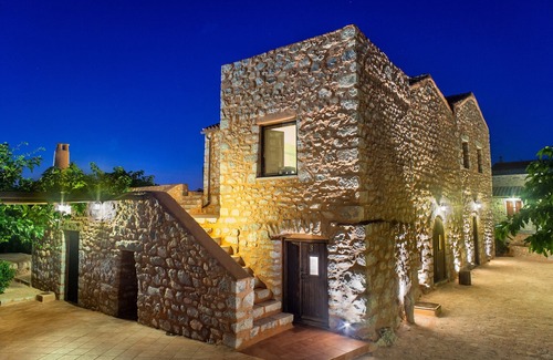 Omales Apartment | Stone built studio for 2,Olive Grove,Near Beach,Mani 3