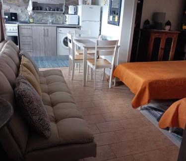 Gefira Mpania Apartment | Stone Clock's House