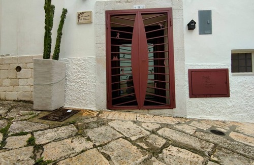 Castellana Grotte House | Stone cottage in the historic center