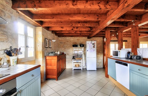 Saint-Leon-sur-Vezere Ski Chalet | Stone house at the foot of La Vézère, for 6