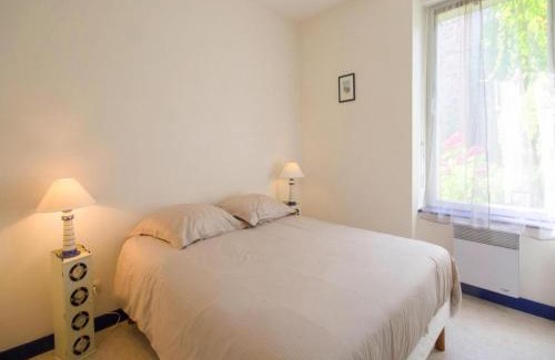 Etables-sur-Mer House | Stone House by Les Godelins Beach