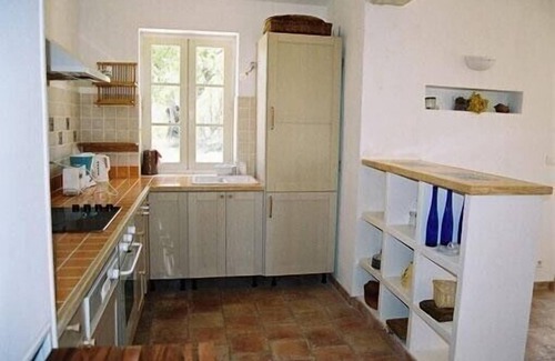 Buoux House | Stone house in truffle oaks plantation on hills of Buoux