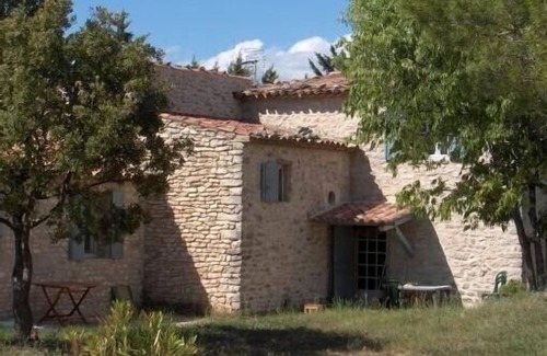 Buoux House | Stone house in truffle oaks plantation on hills of Buoux