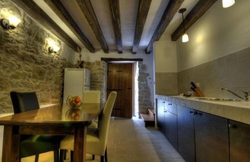 Kotli House | Stone House Kotli