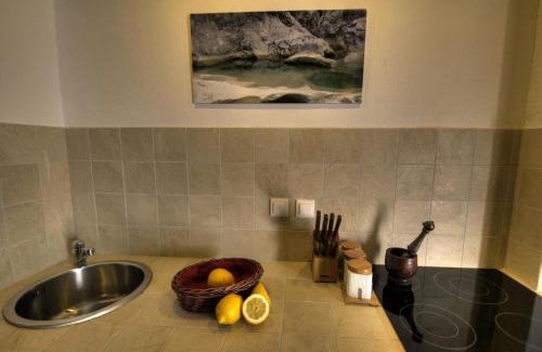 Kotli House | Stone House Kotli