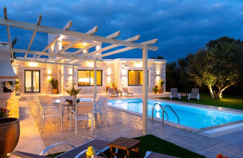 Kamilari Villa | Stonebuilt villa in the middle of an enclosed area of 5500 m2.