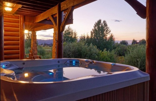 Victor Cabin | Stonefly Cabin includes Bronze Buffalo Ranch at Teton Springs amenity acces