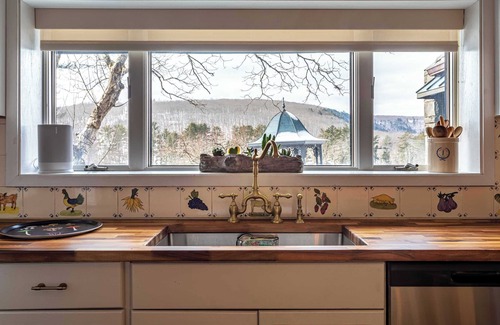 Rowland House | Stonehaven on the Delaware: River Access + Sauna