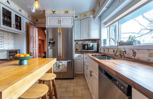 Rowland House | Stonehaven on the Delaware: River Access + Sauna