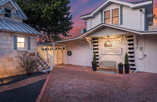 Stonewall House | Stonewall Bungalow 2 - Sleeps 2