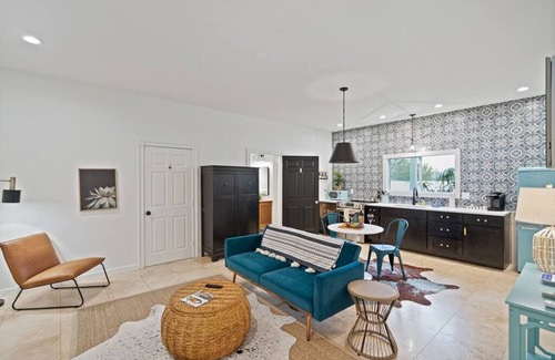Stonewall House | Stonewall Bungalow 3 - Sleeps 4