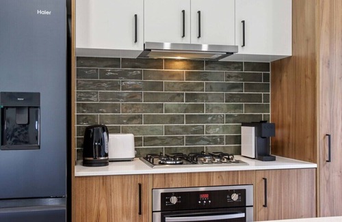Reservoir House | Storey Time I 2BR Townhouse for Melbourne Travel