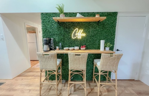 Wheeler House | Storybook Cottage on the Pond! Sleeps 8!