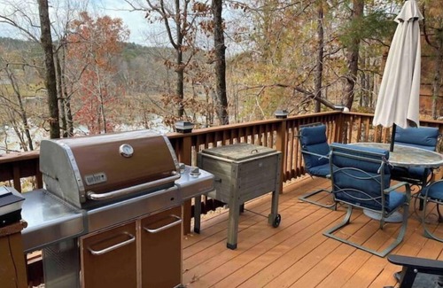 Sylacauga Cottage | Storybook Cottage on Lay Lake