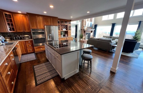 Stowe Area Ski Chalet | Stoweic Views - Luxury Dream Vacation Home