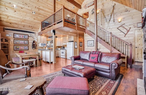 Lyle House | Straight From The Heart, Cozy Log Cabin at Hartland Lake Near Lyle