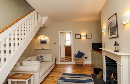 Alnmouth Cottage | STRANDLINE, pet friendly, country holiday cottage in Alnmouth