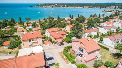 Dajla Apartment | Strandnahe Ferienwohnung Mit Großem Garten