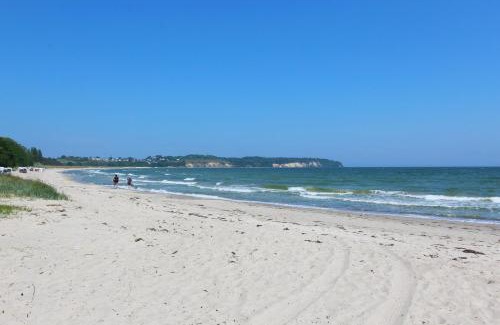 Lobbe Apartment | strandnahe FeWo mit Balkon, gratis Nutzung vom AHOI Erlebnisbad und Sauna in Sellin - Rex Rugia FeWo 14-6