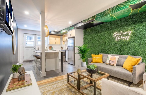 Francois-Perrault Apartment | Strawberry Stays! Secret to sweet dreams!