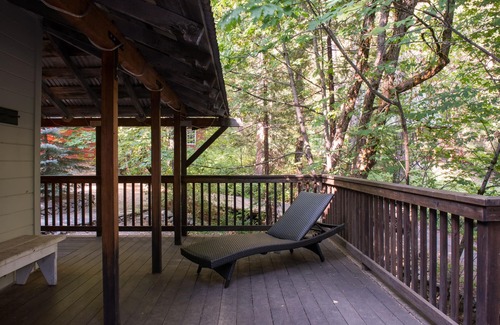 Sierra City House | Streamside deck and relaxing Sierra home