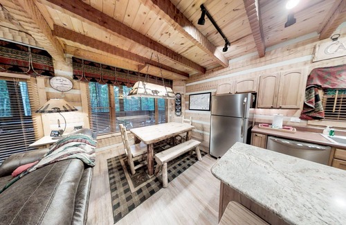 Gatlinburg - Pigeon Forge Cabin | Streamsong Secluded Creek View Cabin with Hot Tub and Pool Table by RedAwning