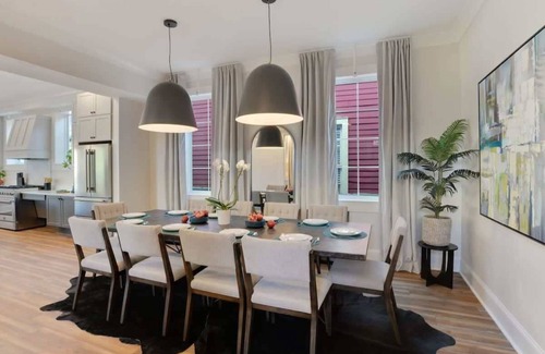 Faubourg Lafayette Hotel | Striking Radiant Unit With Heated Pool