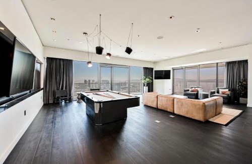Las Vegas Apartment | StripViewSuites Ultimate Luxury Penthouses Full Strip View & Balcony