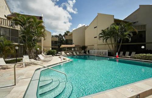 Siesta Key Apartment | Stroll to Siesta Beach from Serene Condo + (bikes)