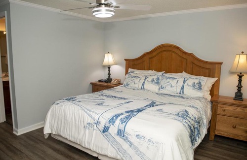 Snowshoe Apartment | Stroll to Slopes, Village Area, Ski in-out MtLodge 343