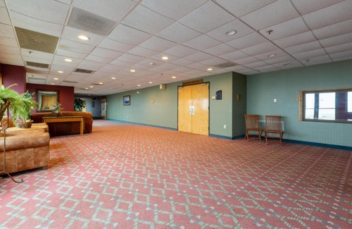 Snowshoe Apartment | Stroll to Slopes, Village Area, Ski in-out MtLodge 343