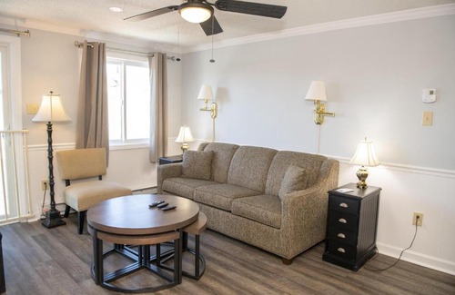 Snowshoe Apartment | Stroll to Slopes, Village Area, Ski in-out MtLodge 343