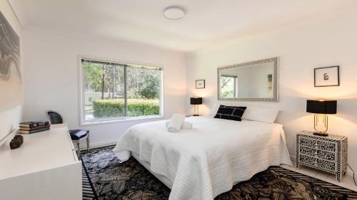 Pearl Beach House | Stroll To The Beach, Pet Friendly