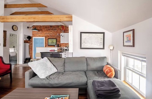 Burlington Apartment | Stroll to UVM & Church St, cozy 1-bdrm Burlington apt