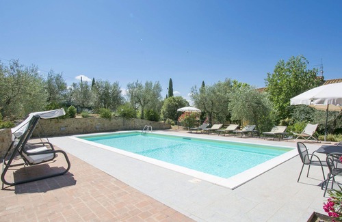 Oliveto House | Stunning private villa for 6 guests with private pool, hot tub, WIFI, TV, patio and pets allowed